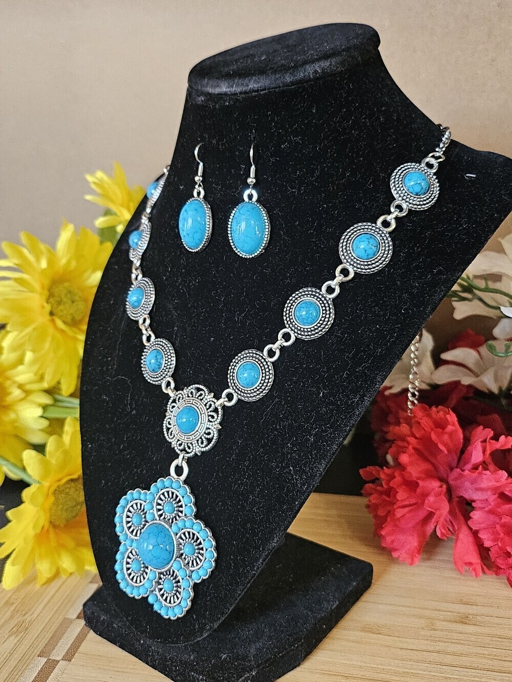 🆕️Flower Turquoise Necklace - Picture 4 of 6